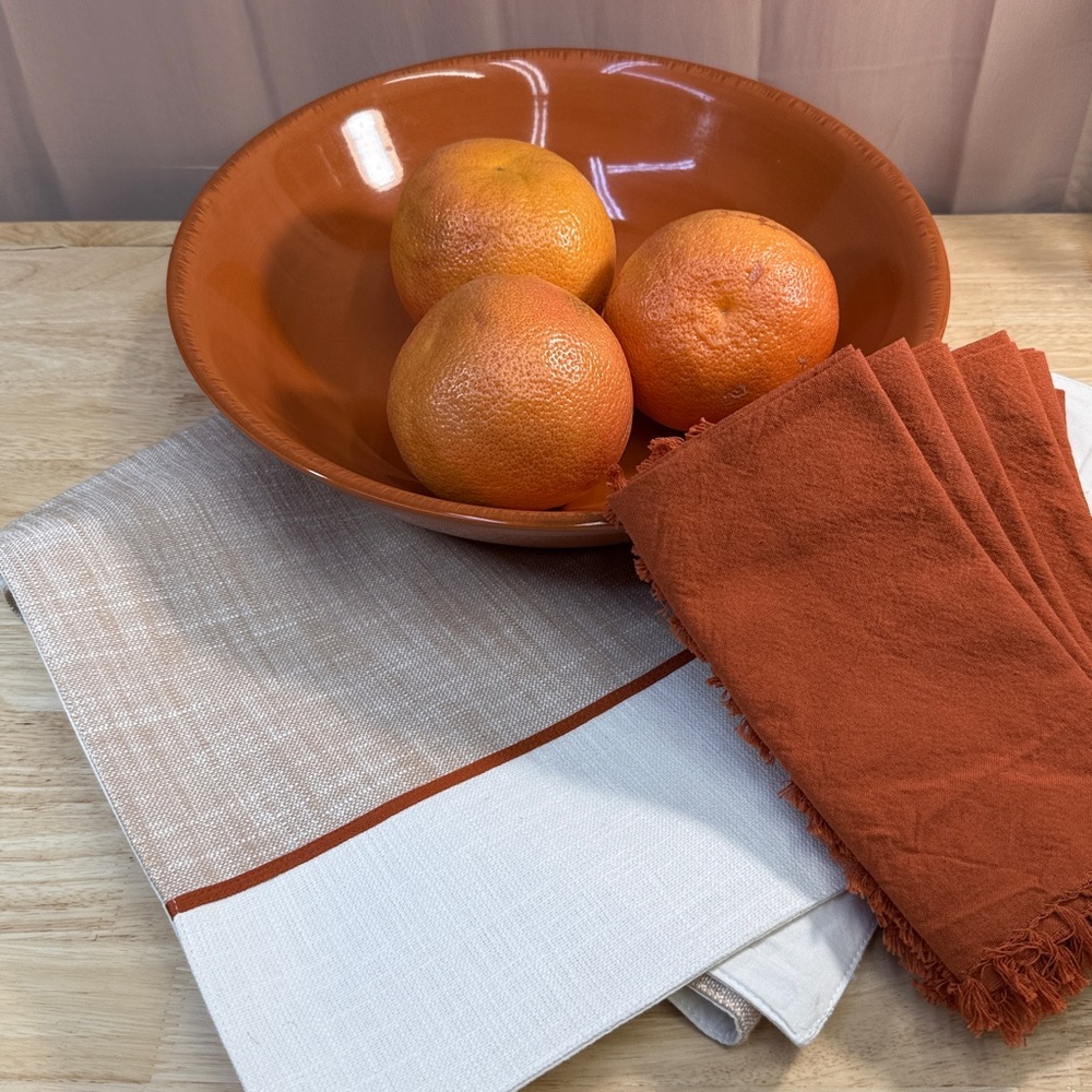Tag Pasta/Fruit Bowl & New Threshold Runner 14“x 54“ &  6 Cotton Rust Napkins